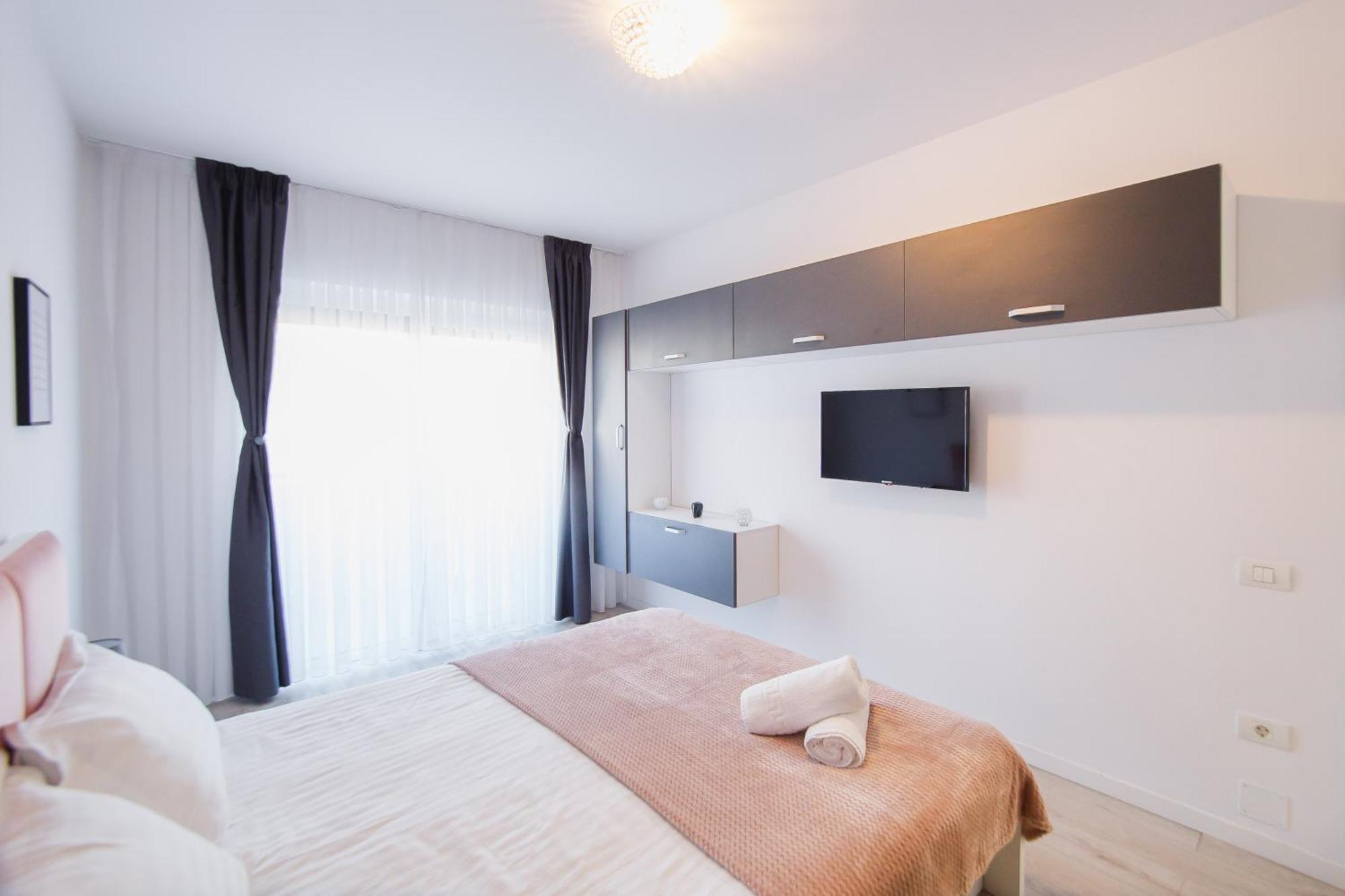 Pinky Black Escape Oradea Exterior foto